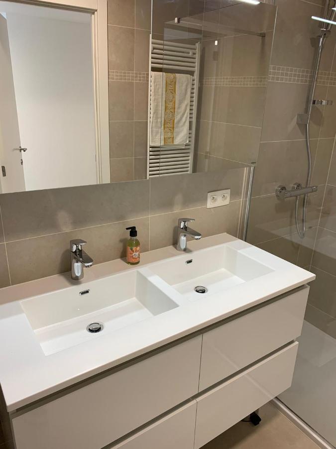 Lichtrijk 2-Slaapkamerappartement Met Zeezicht En Gratis Parking Остенде Екстер'єр фото