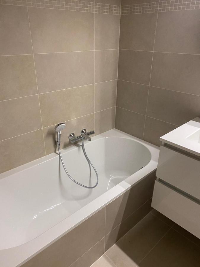 Lichtrijk 2-Slaapkamerappartement Met Zeezicht En Gratis Parking Остенде Екстер'єр фото
