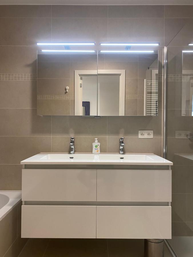 Lichtrijk 2-Slaapkamerappartement Met Zeezicht En Gratis Parking Остенде Екстер'єр фото